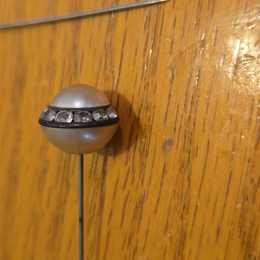 Collection of Vintage 4 Hat Pins - Picture 2 of 6